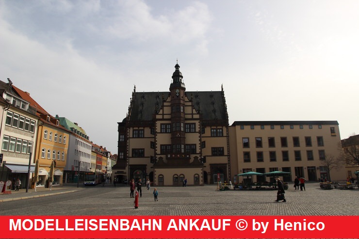 Blick auf Marktplatz Schweinfurt mit Rathaus