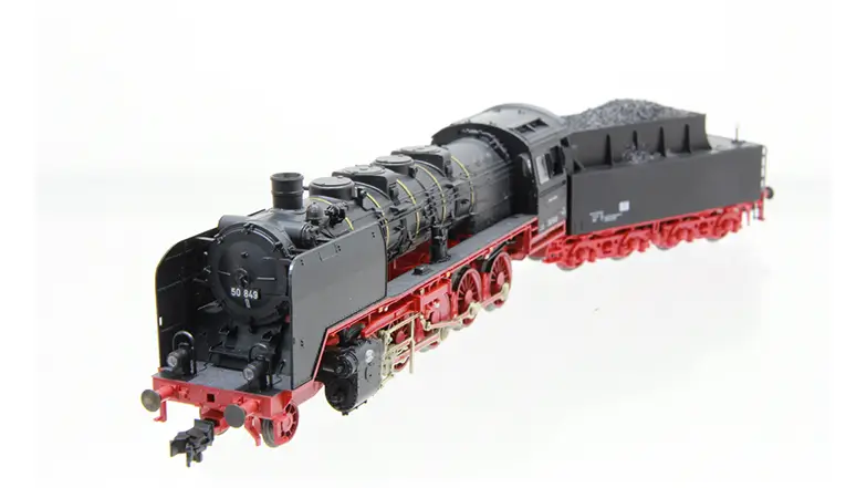 Modell der deutschen Dampflokomotive BR 50 849 mit Kabinentender von Fleischmann in Spur H0