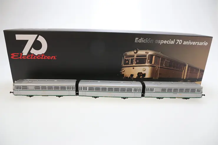 Electrotren H0 Jubiläumsmodell (70 aniversario) des spanischen RENFE Triebwagens BR 432 