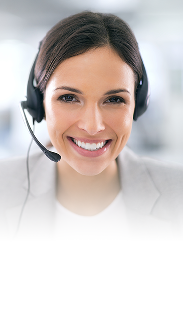 Dame beim Ankauf von Modelleisenbahnen am Telefon