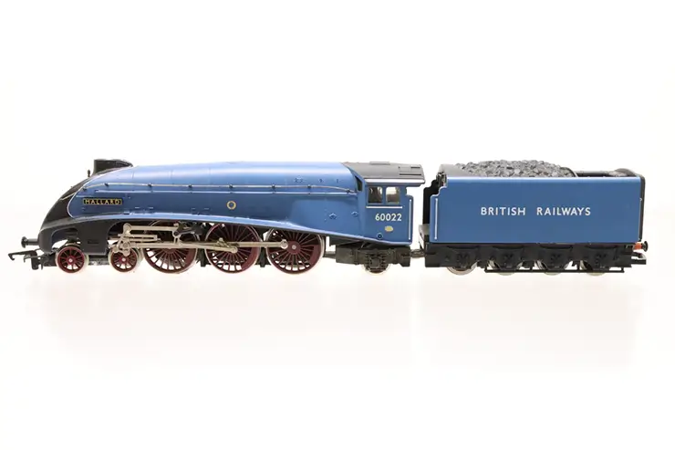 Hornby Spur 00 Modell der blauen Dampflok Mallard (60022) der British Railways.