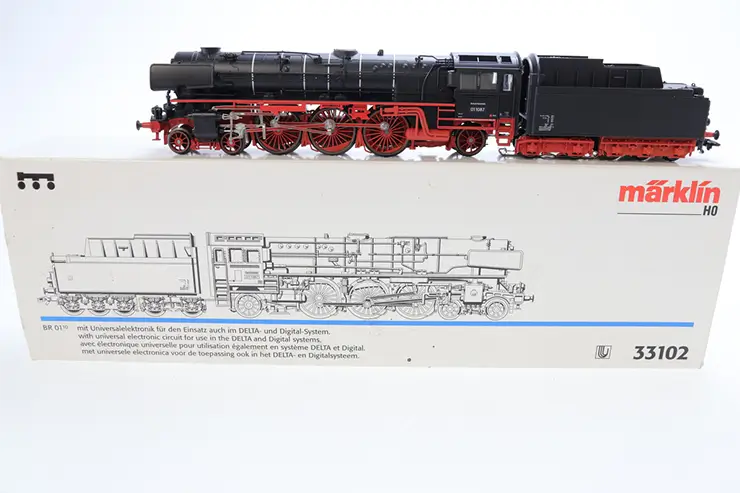 Märklin H0 Modell der Schnellzug-Dampflokomotive BR 01 097 der DB (Deutsche Bundesbahn), Artikel 33102, mit Originalverpackung