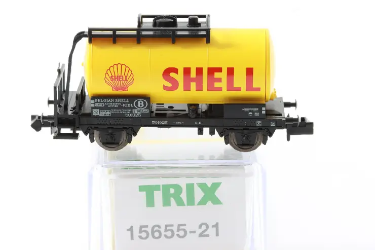 Minitrix Spur N Modell eines gelben Kesselwagens der 