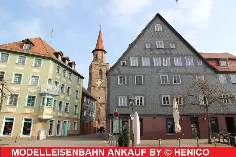 Blick auf Kirche St. Michael in Fürth und Cafe Michels by Henico
