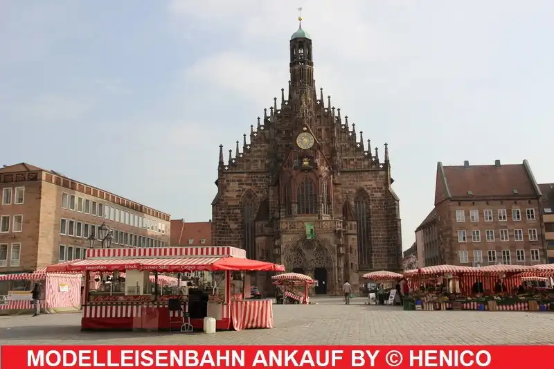 Marktplatz mit Frauenkirche in Nürnberg by Henico