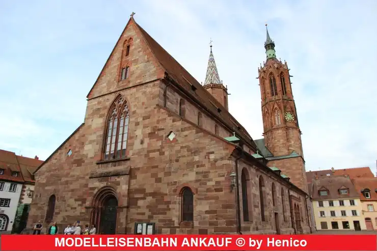 Blick auf den Haupteingang des Villinger Münsters