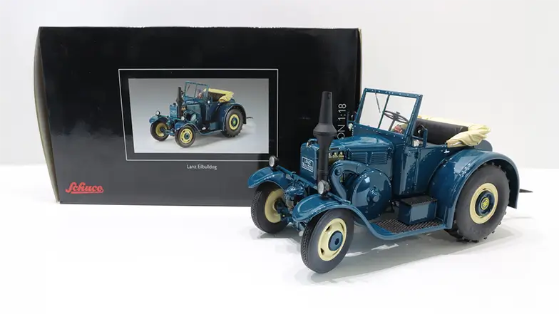 Hochwertiges Sammlermodell des Lanz Eilbulldog Traktors von Schuco im Maßstab 1:18 mit Originalverpackung